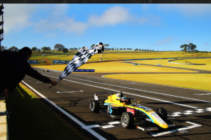 Pedro Lins tem dia de virada histórica e vence para a Starrett Bassani F4 no Velocitta