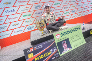 Alfredinho Ibiapina conquista pódio e celebra estreia de CNH na Stock Car