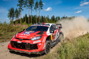 Ogier retoma parceria com Ingrassia e assume liderança do Rally da Finlândia