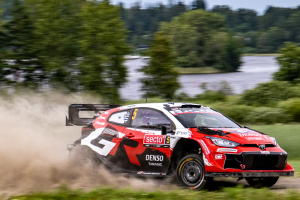 Pajari herda a liderança do Rally da Finlândia após abandono de Ogier
