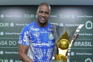 Leapmotor e Palmeiras realizam tour especial com jogadores históricos do clube