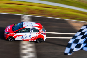 Felipe Lancellotti tem ano positivo em sua estreia no automobilismo e comemora primeiras vitórias e liderança na Copa H20 Comfort