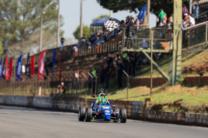 Fórmula eVolution: Muitas disputas e novo líder durante etapa no Autódromo de Piracicaba