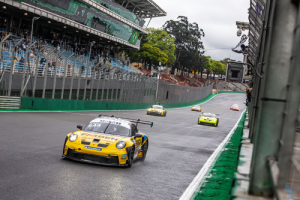 Marçal Muller lidera de ponta a ponta e amplia seu reinado na Carrera em Interlagos
