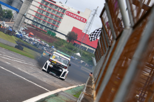 Murilo Mânica vence em Cascavel e Sérgio Colett é o novo líder da F-Truck