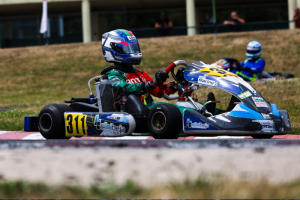 Vicente Capela parte para o ataque em Portimão na luta pelo título da Rotax Junior Max