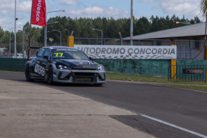 Raphael Reis chega em Posadas mantendo viva a chance de título no TCR South America