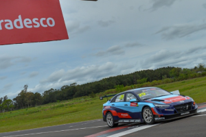 Dobradinha de Néstor Girolami em Posadas coloca argentino na disputa pelo título da Bradesco TCR South America