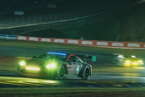 Magnus Racing termina Petit Le Mans em quinto após largar em último