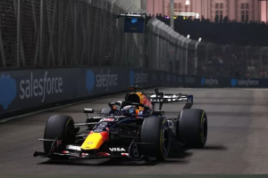 Verstappen supera Russell no fim e conquista a pole da Sprint em Singapura