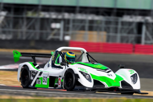 Pedro Oliveira busca pontuação máxima e recorde histórico na final do Radical Club Challenge em Donington Park