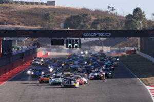 Mercedes-AMG vence final do GT World em Portimão; Verstappen estreia com nono lugar