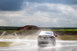 Quer melhorar a frenagem do seu carro? Pirelli explica por que os pneus fazem a diferença