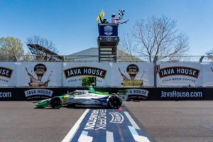 Caio Collet luta no top10 e acaba em P12 nas ruas de Arlington em sua melhor prova na Indy