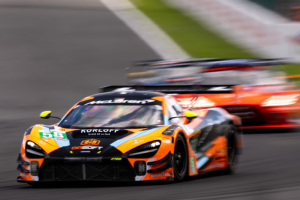 McLaren e Garage 59 comemoram o vitória no Campeonato Mundial de Endurance em Spa-Francorchamps