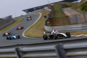 Gabriel Gomez termina primeira corrida em Zandvoort em terceiro lugar entre os novatos
