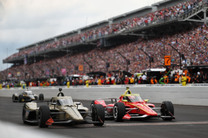 Rosenqvist vence Indy 500 na chegada mais apertada da história após duelo insano na última volta