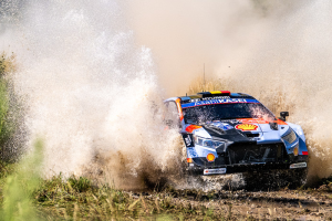 Neuville resiste à pressão de Ogier e chega ao último dia do Rally da Acrópolis na liderança